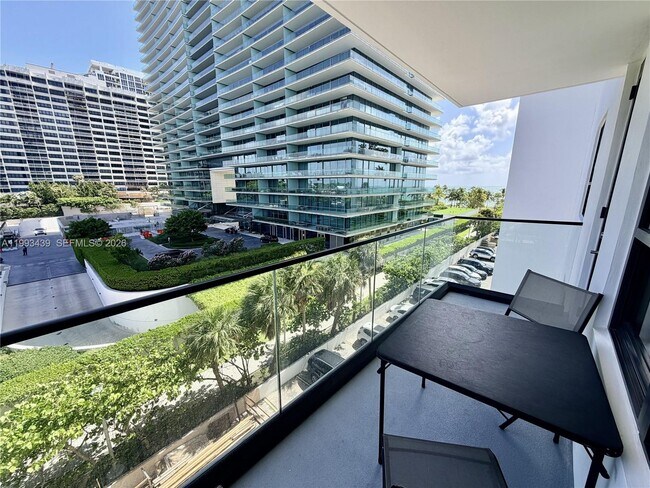 Building Photo - 10185 Collins Ave