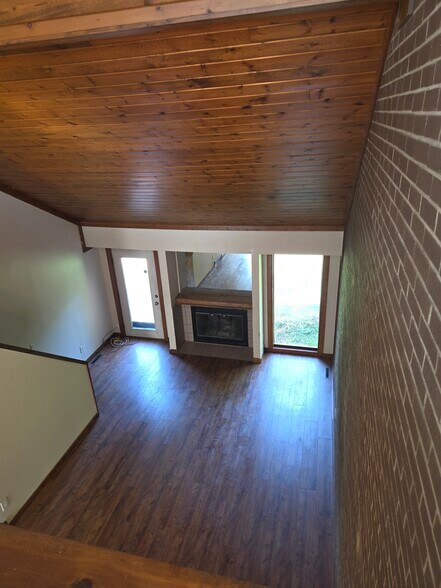 Building Photo - 6385 Chippenhook Ct