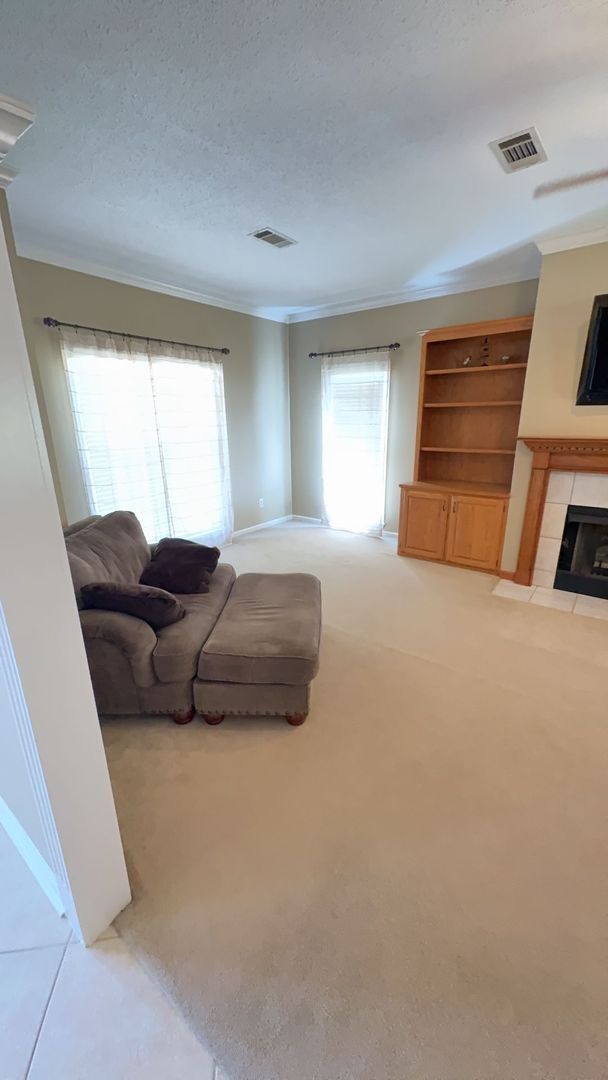 Building Photo - Beautiful 4 Bedroom - 2.5 Bath | Colliervi...