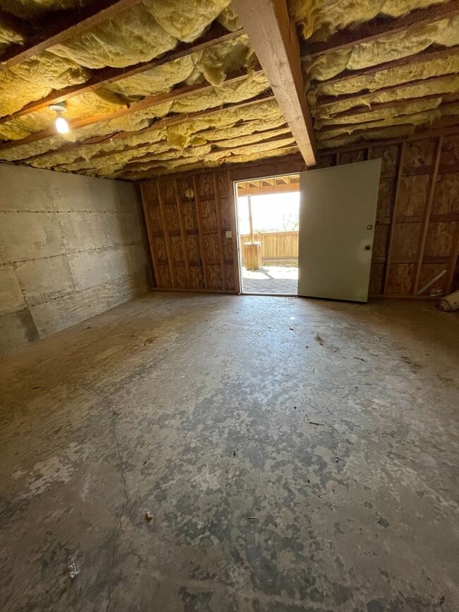 Building Photo - 5065 Fern St