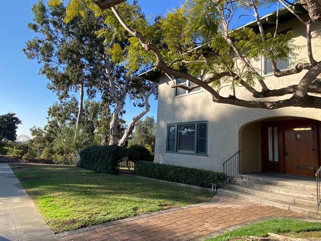 Primary Photo - Remodeled Gorgeous House on Cul-de-Sac AND...