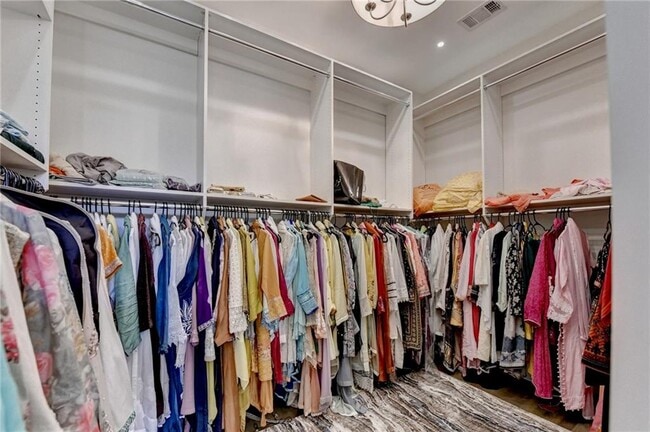 Building Photo - 120 Grand Cres