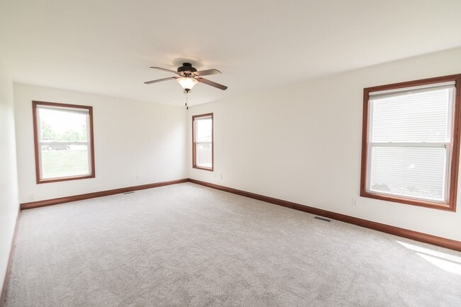 Building Photo - 3 Bedroom / 2 Bathroom Home for Rent in Va...