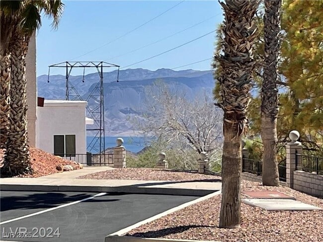 Building Photo - 687 Marina Dr