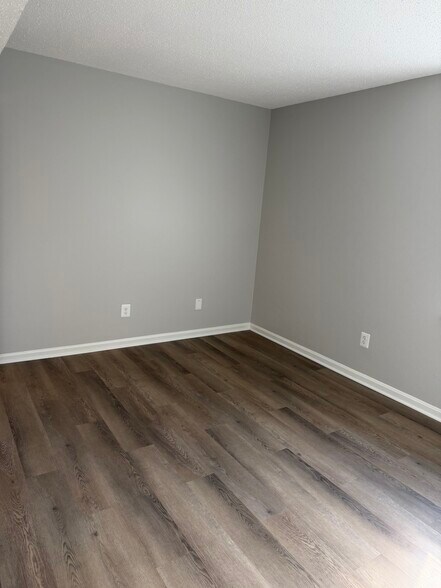 Building Photo - 3121 Patrick Henry Dr