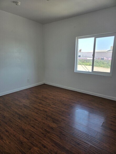 Building Photo - 152 E 103rd St
