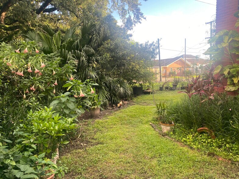 Building Photo - 1808 Elysian Fields Ave