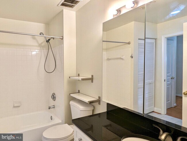 Building Photo - 5563 Seminary Rd