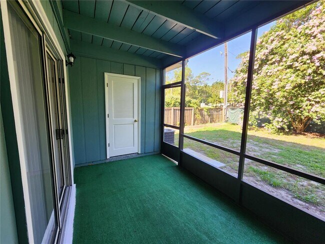 Building Photo - 501 SW 75th St