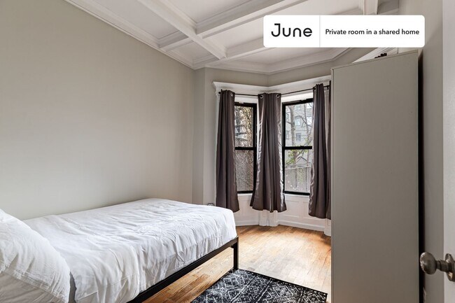 Building Photo - 362 Parkside Ave
