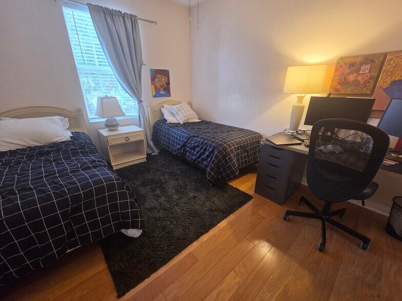 2nd bedroom - 137 Radcliffe Ct