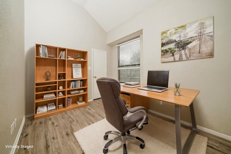 Building Photo - 1307 Jasmine Dr