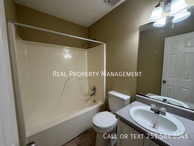 Building Photo - 2654 Jan Dr