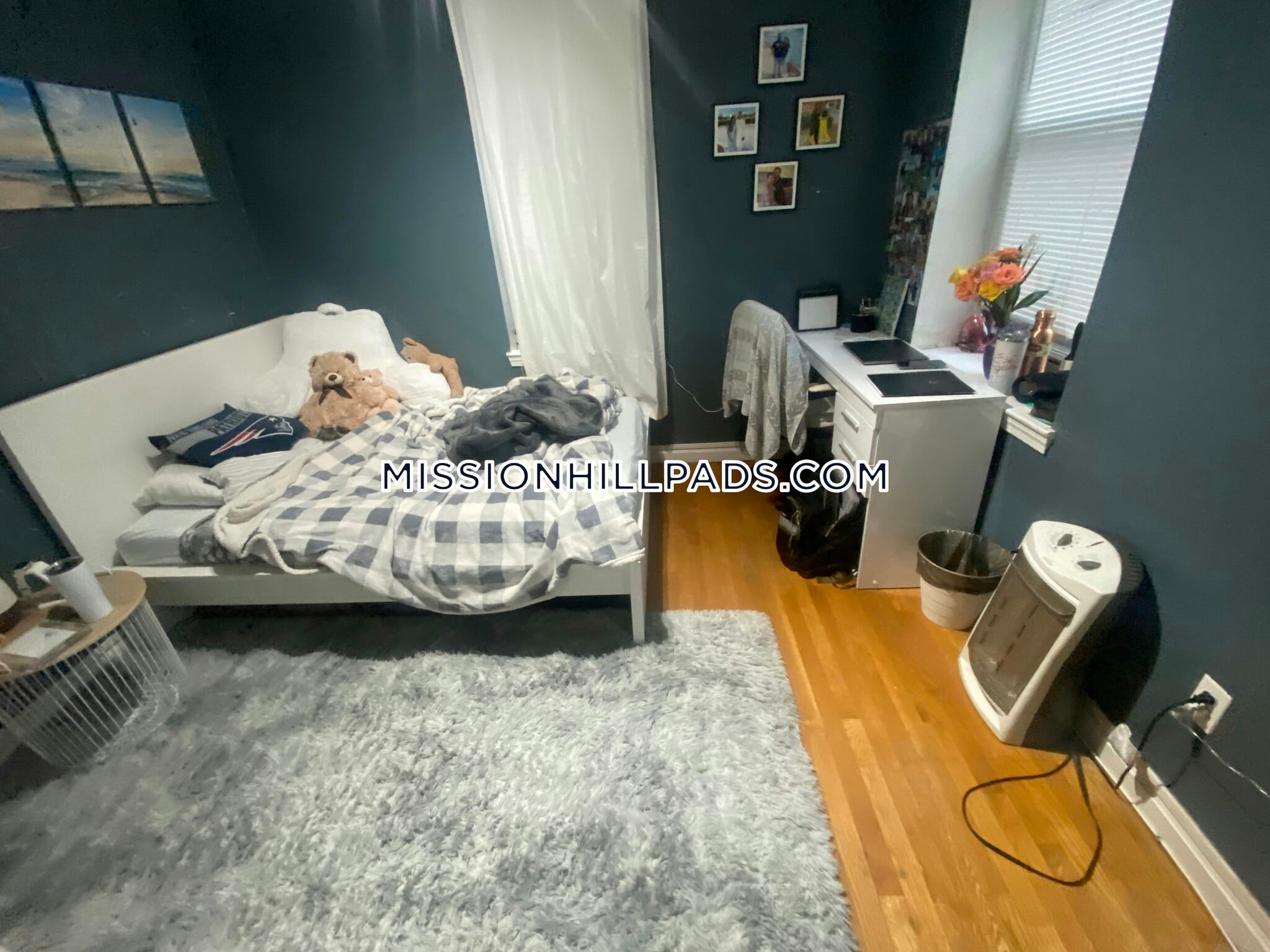 Building Photo - 715 Parker St