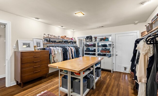 Building Photo - Gorgeous Tarrytown Home for Rent