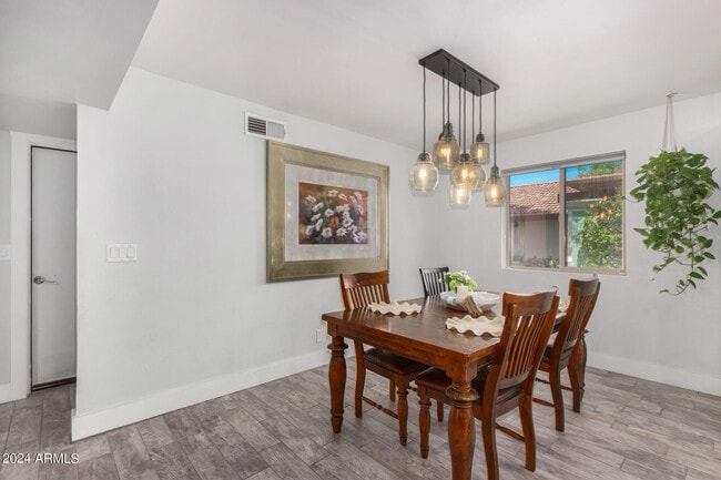 Building Photo - 321 E Aspen Way