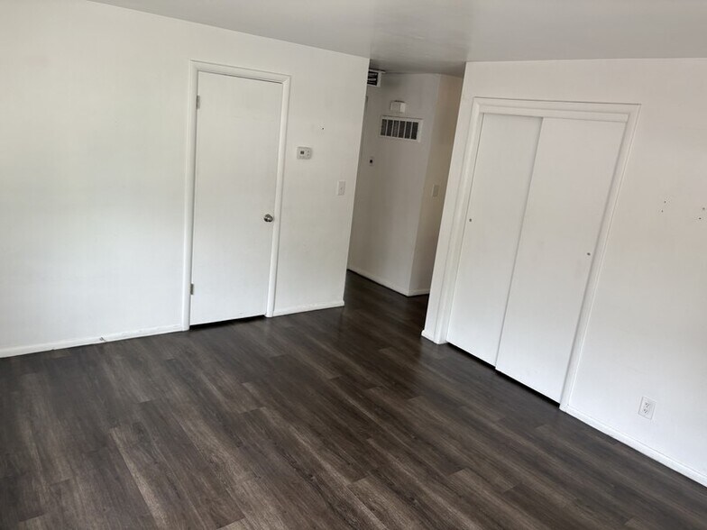 Building Photo - 2630 S Windsor Cir