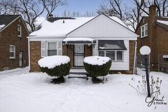 Building Photo - $1300 3 bedrooms