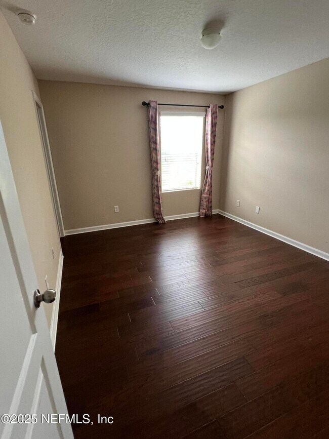 Building Photo - 4586 Temple Lakes Dr