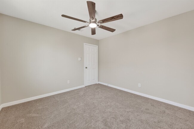 Building Photo - 2318 Irish Spring Dr