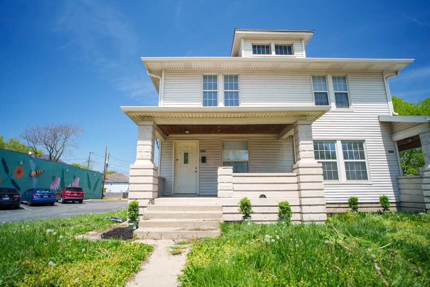 Front of unit - 1920 E Washington St