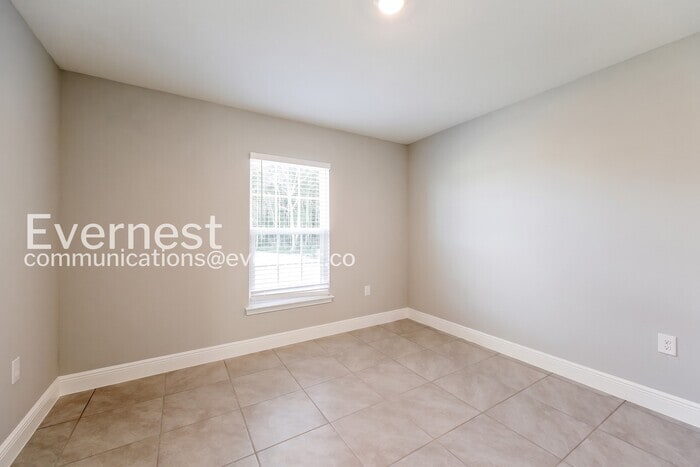 Building Photo - 528 Bristol Cir