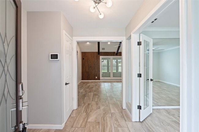 Building Photo - 4034 Shady Springs Dr