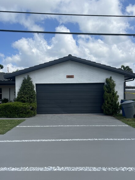 Building Photo - 400 Capri Blvd