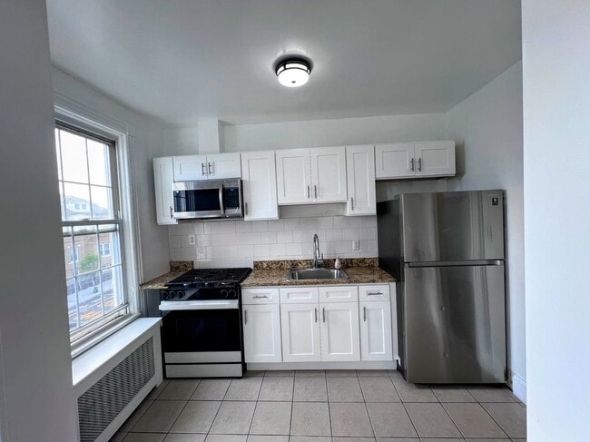 Building Photo - 618 16th St