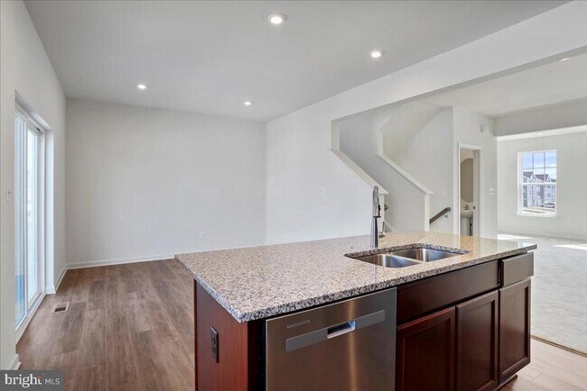 Building Photo - 64 Stafford Pl
