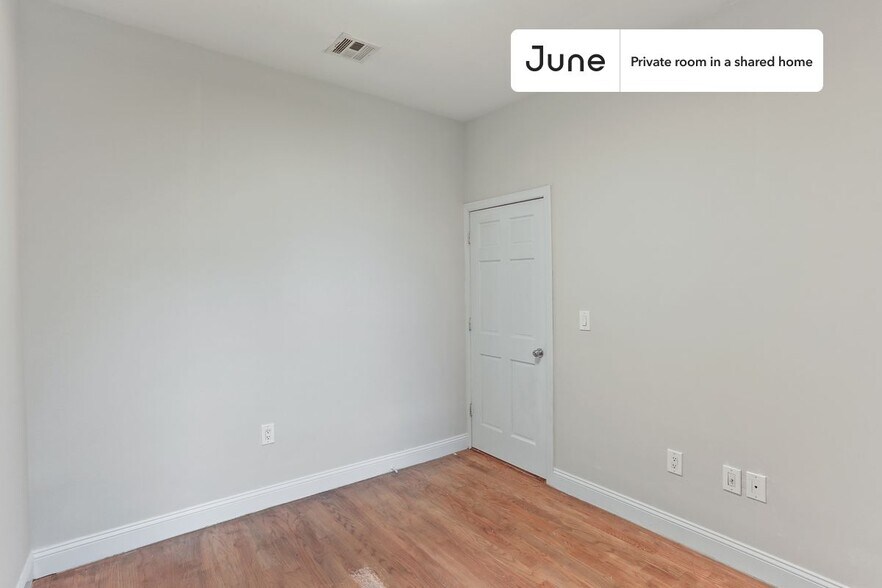 Building Photo - Room in Shared 4 bed/1 bath home