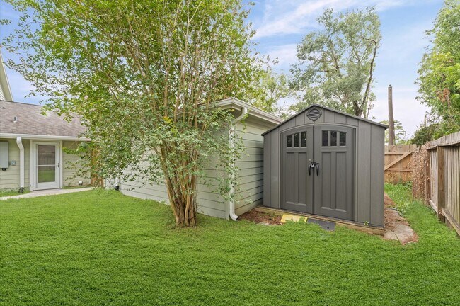 Building Photo - 9611 Hearthwood Dr