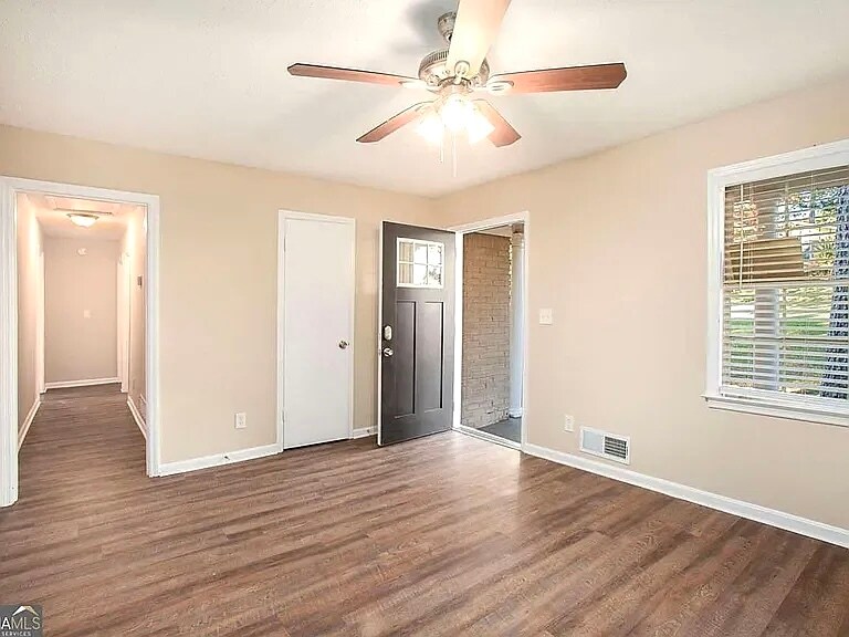 Building Photo - 2112 Royal Fox Way