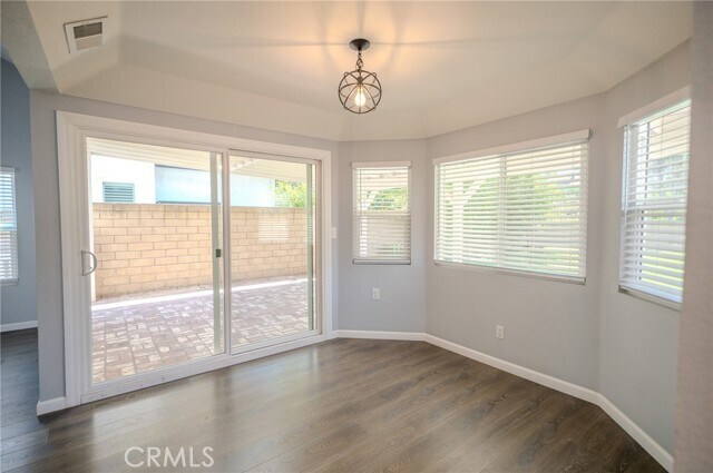 Building Photo - 3099 Oakview Ln