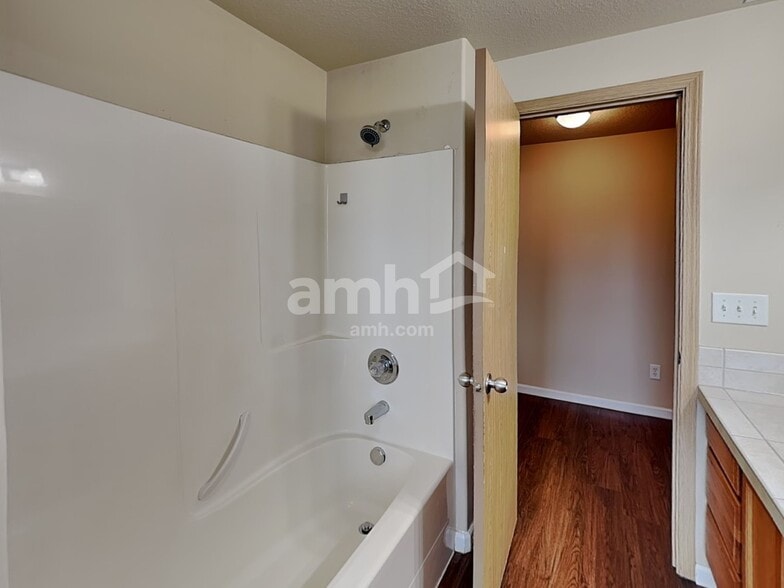 Building Photo - 37828 Hamilton Ridge Dr