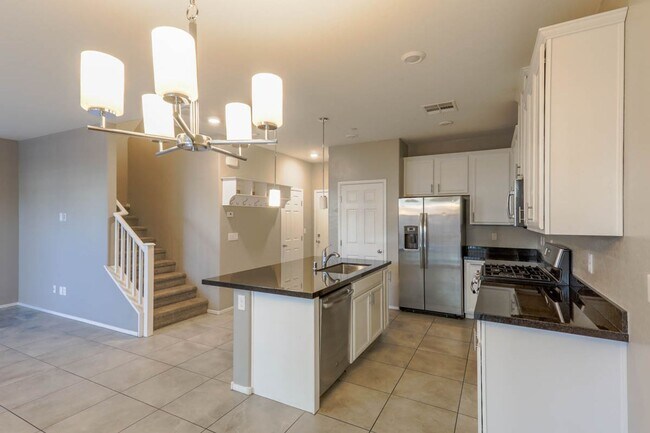 Building Photo - Beautiful Mountains Edge 3 Bedroom Townhome