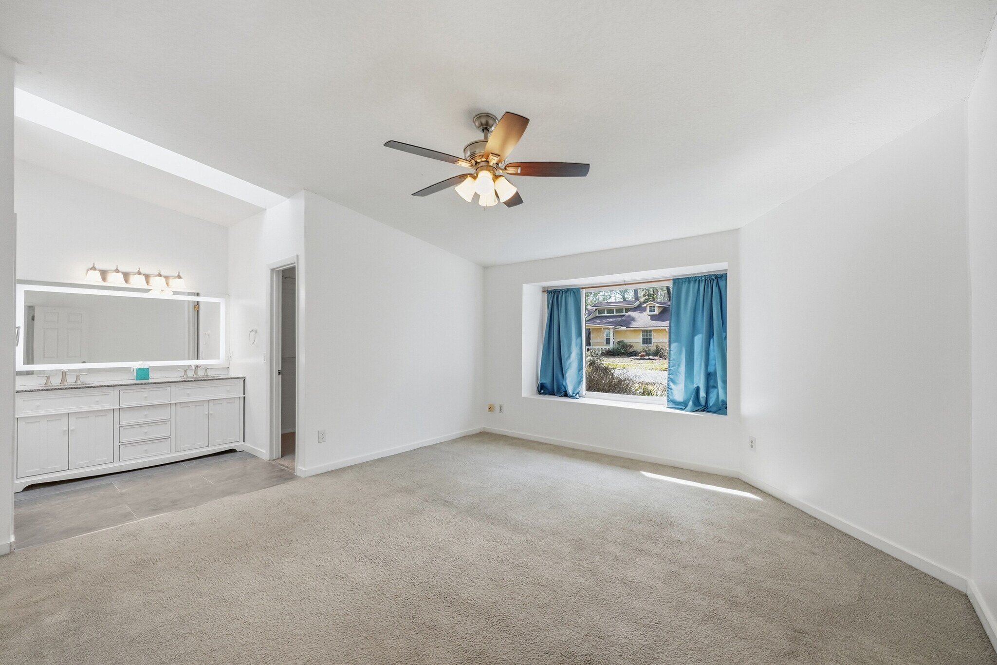 Building Photo - 11149 Losco Junction Dr S