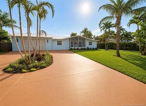 Building Photo - 4245 NE Sunset Dr