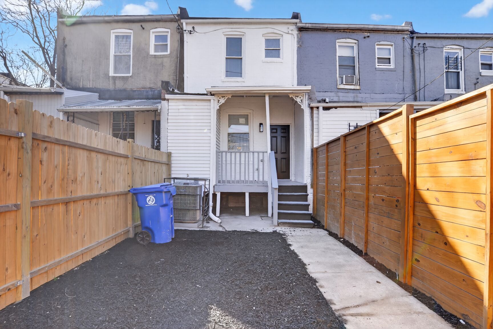 Building Photo - 2102 W Saratoga St