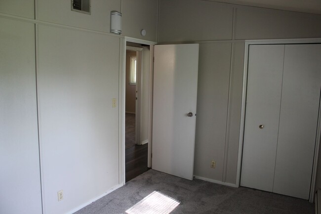 Building Photo - 3-4 Bedroom Cloverdale Home in a Quiet Cou...