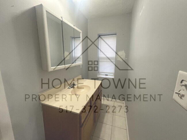 Building Photo - 5935 Twin Oaks Dr