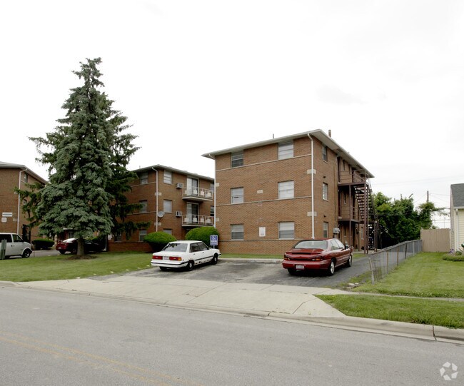 Building Photo - 100-106 Darien Ave