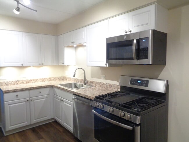 Building Photo - 3179 W 115th St
