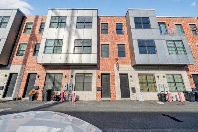 Building Photo - 1518 S 25th St