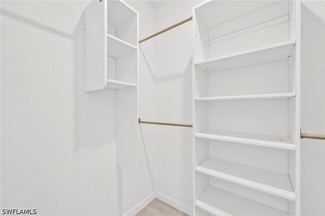 Building Photo - 2127 Hamlin St