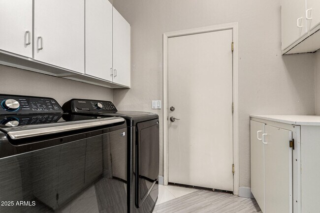 Building Photo - 15211 E Staghorn Dr