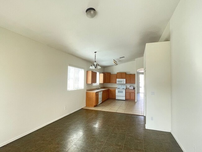 Building Photo - SPACIOUS 4 BEDROOM, 2 BATH SPLIT FLOOR PLAN