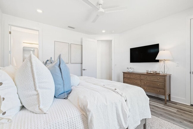 Building Photo - 24 Annabella St