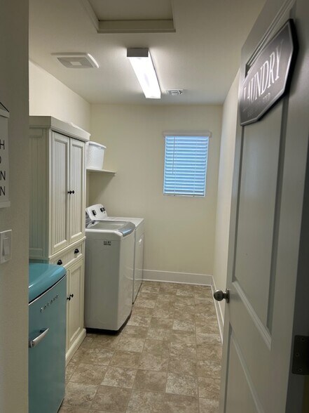 Building Photo - 9020 S Conquistador St