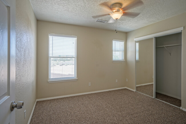 Building Photo - 6451 Shiprock Ct NE